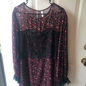 Floral print dress with lace detail